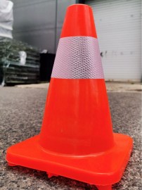 Авариен конус 30 см – компактен сигнализационен конус
