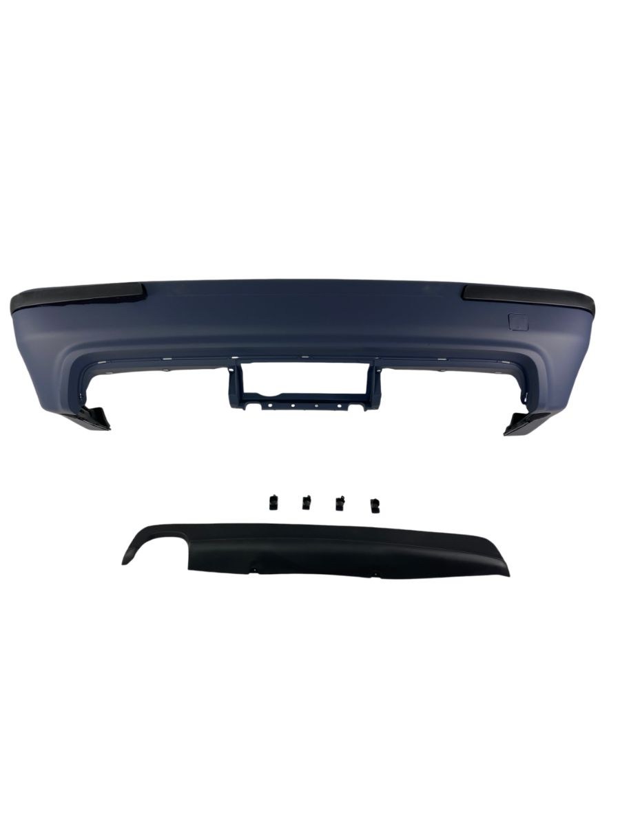 Задна броня за BMW E39 седан - M5 дизайн с единичен дифузер без отвори за парктроник грундирана 